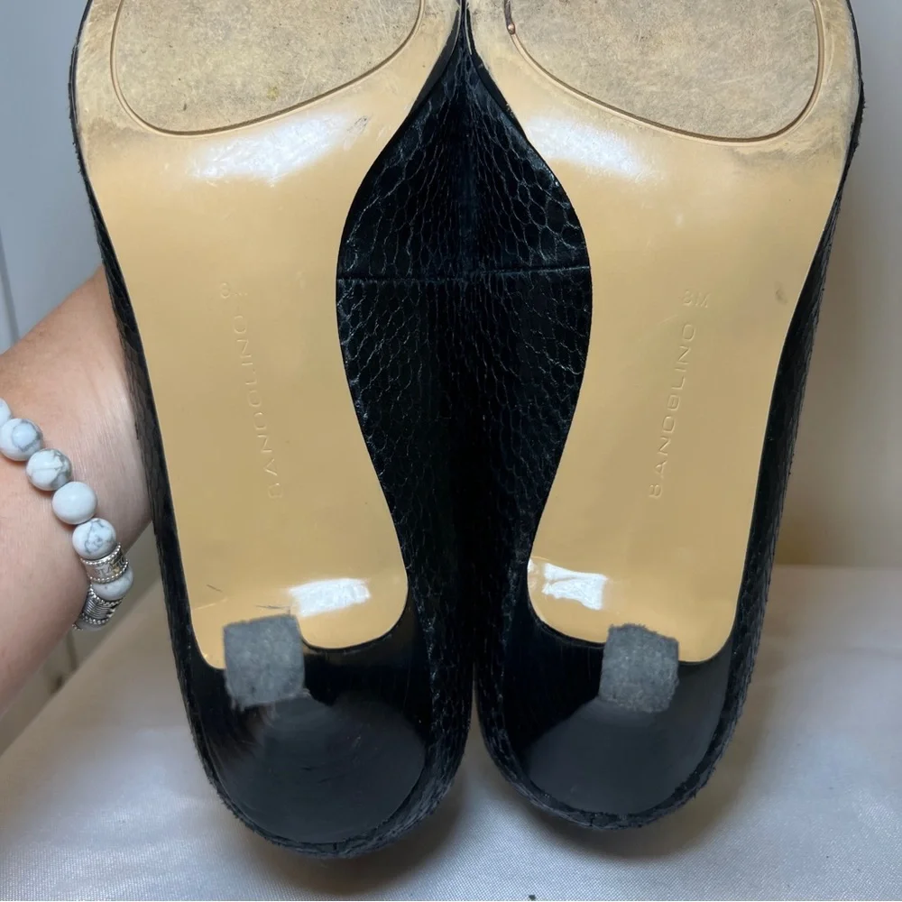 Bandolino Women’s Black Textured Pointy Toe Heels Y2K 8M with 2.5 in‎ heel